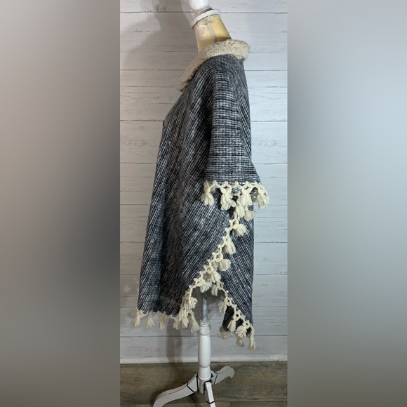 Womens fringe shawl poncho one size - Picture 3 of 11